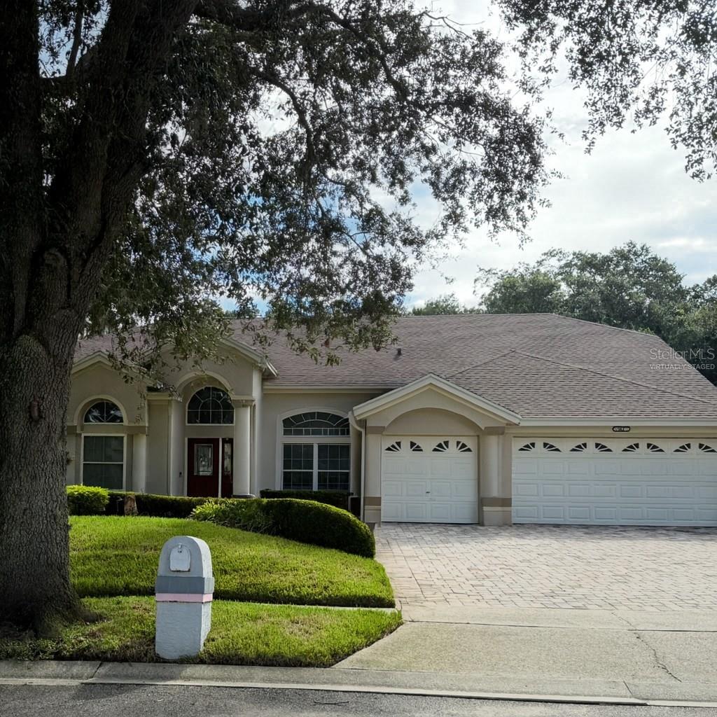 BENTLEY WOODS - Residential