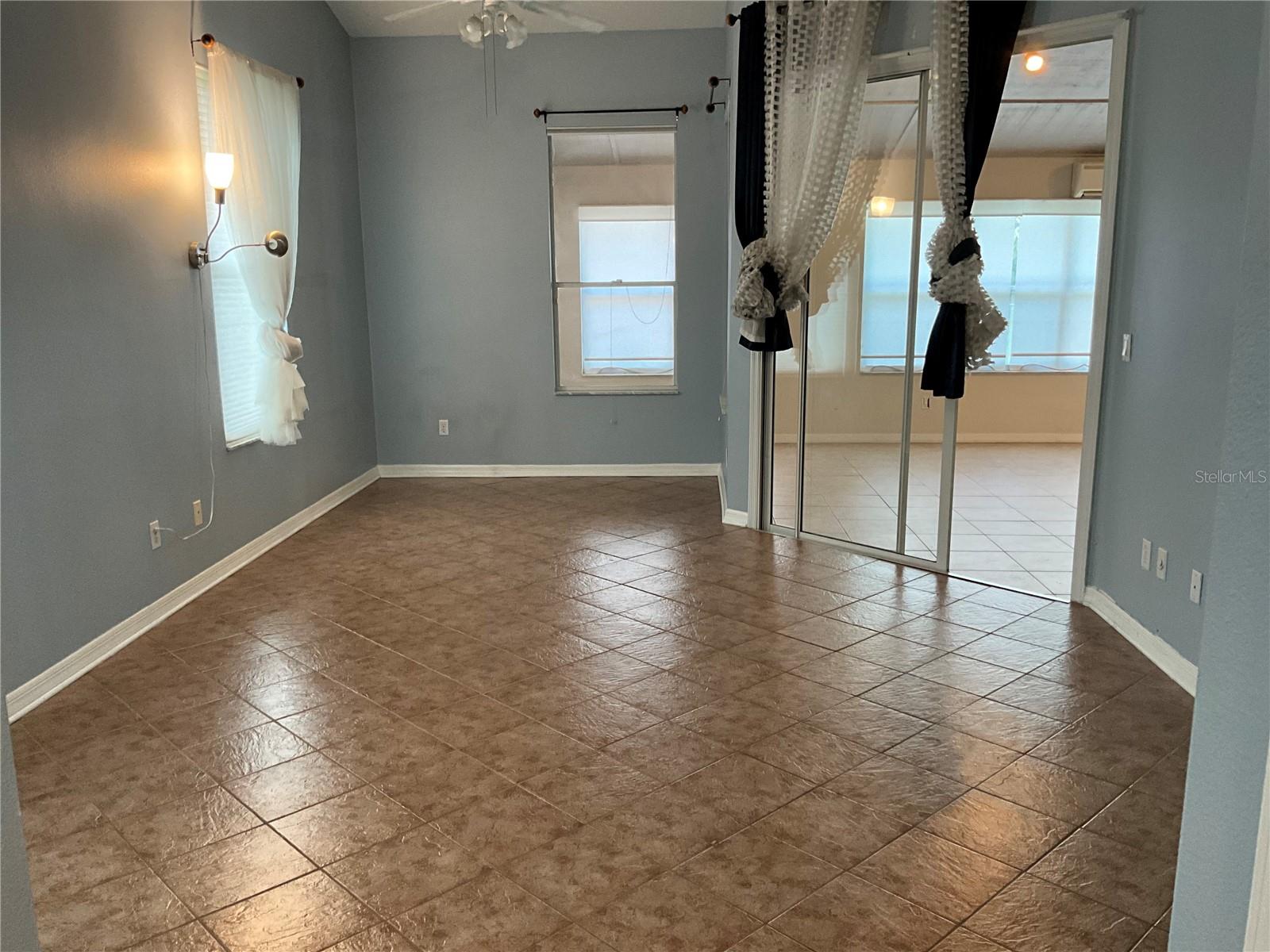 BENTLEY WOODS - Residential
