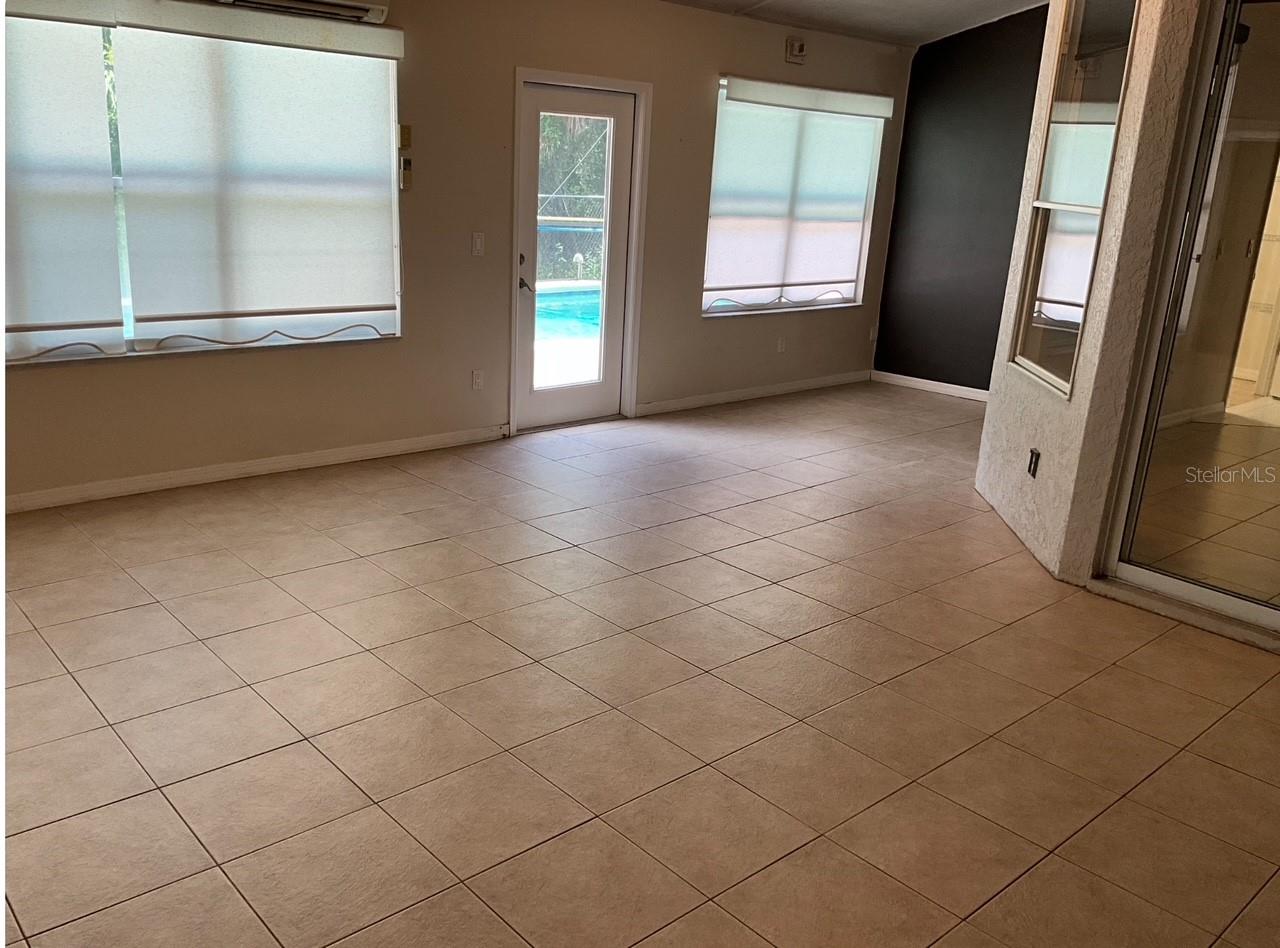 BENTLEY WOODS - Residential