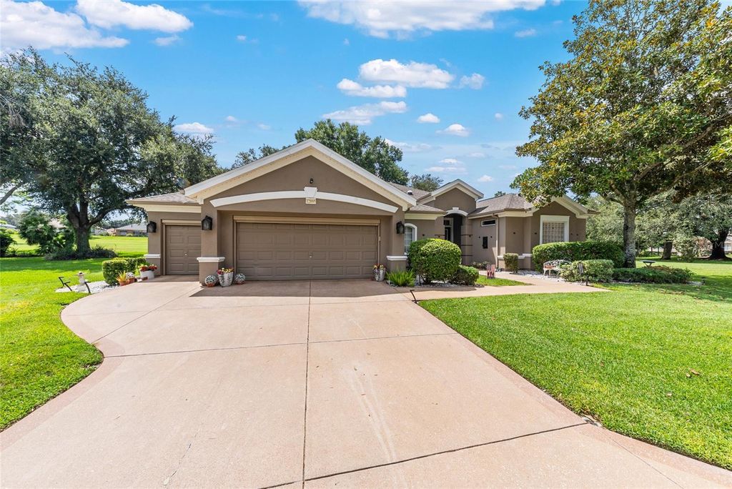 Photo of 12895 SE 91st Terrace Road, Summerfield, FL 34491 (MLS # OM707404)