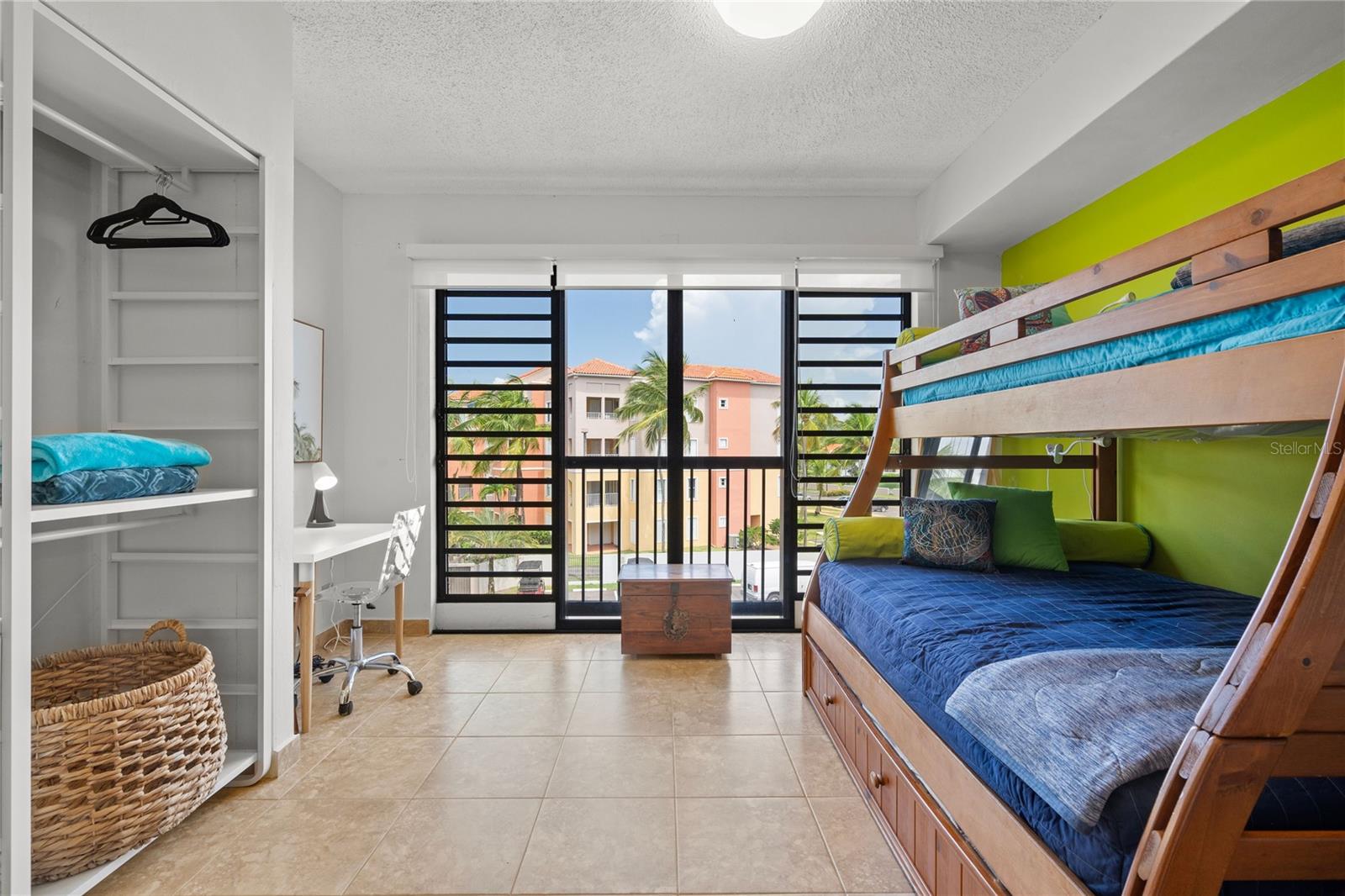 CRESCENT COVE CLUB CONDOMINIUM - Residential