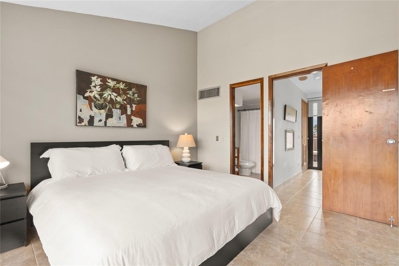 CRESCENT COVE CLUB CONDOMINIUM - Residential