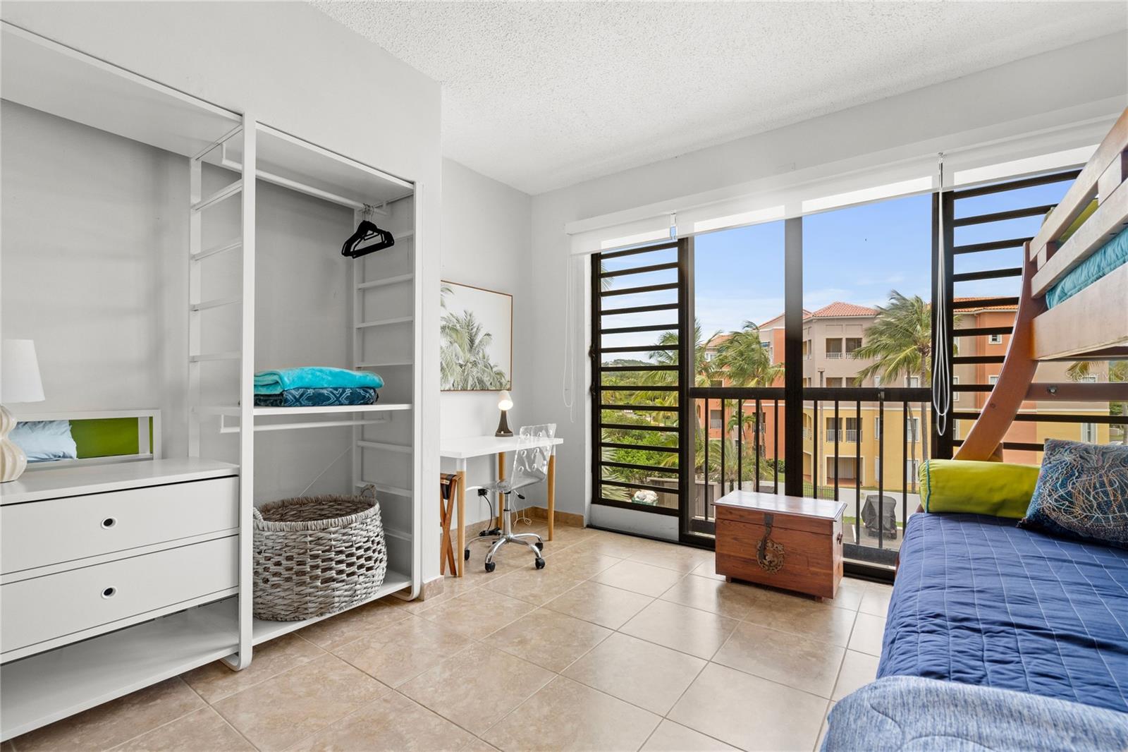 CRESCENT COVE CLUB CONDOMINIUM - Residential