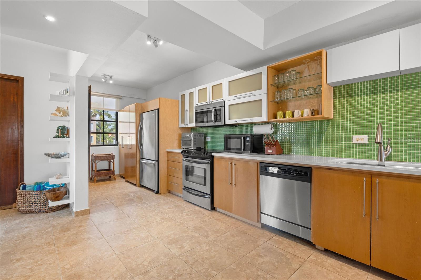 CRESCENT COVE CLUB CONDOMINIUM - Residential