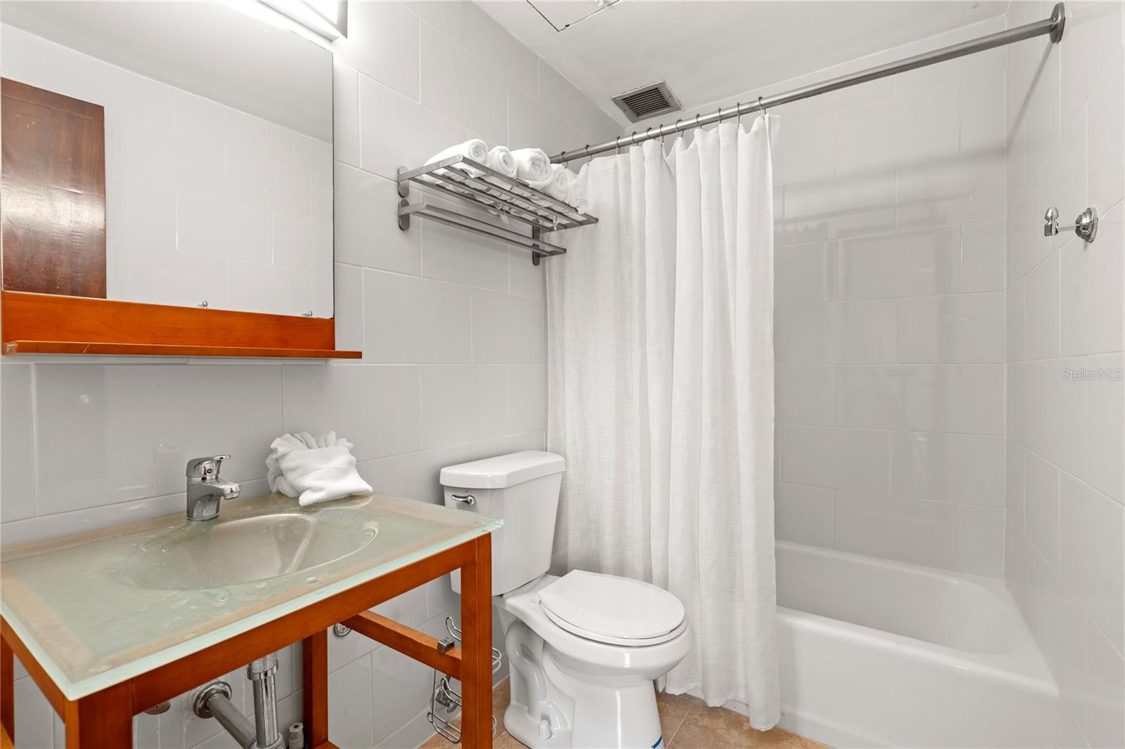 CRESCENT COVE CLUB CONDOMINIUM - Residential