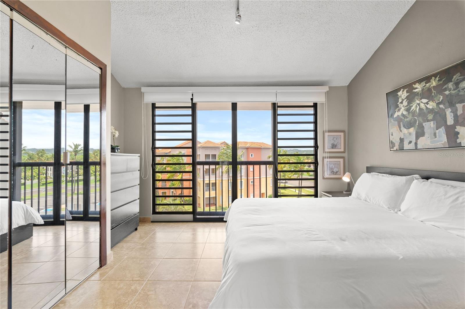 CRESCENT COVE CLUB CONDOMINIUM - Residential