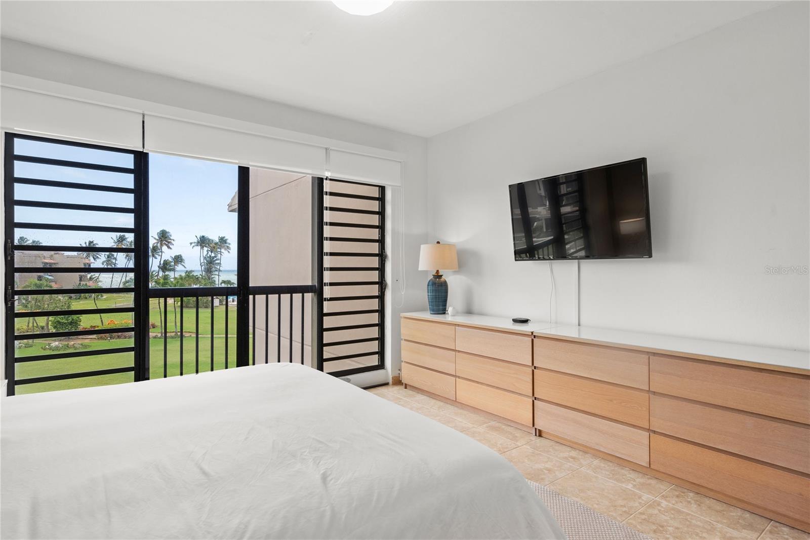 CRESCENT COVE CLUB CONDOMINIUM - Residential