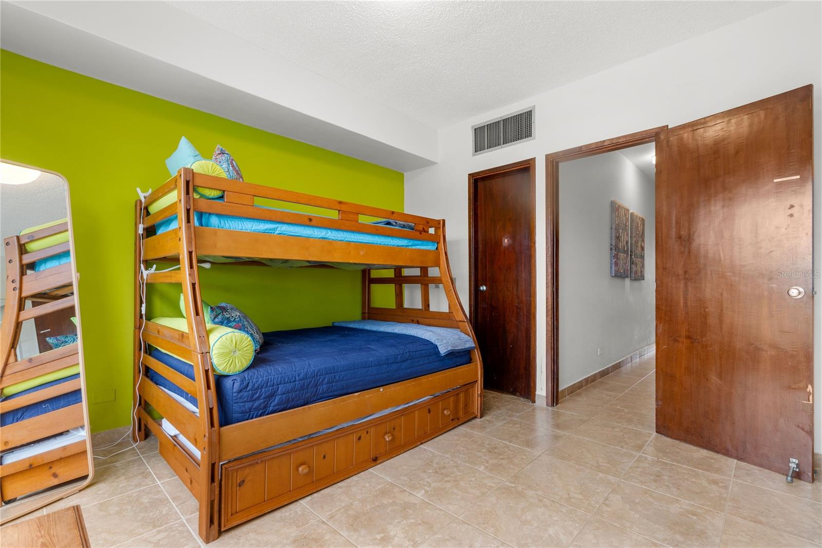 CRESCENT COVE CLUB CONDOMINIUM - Residential