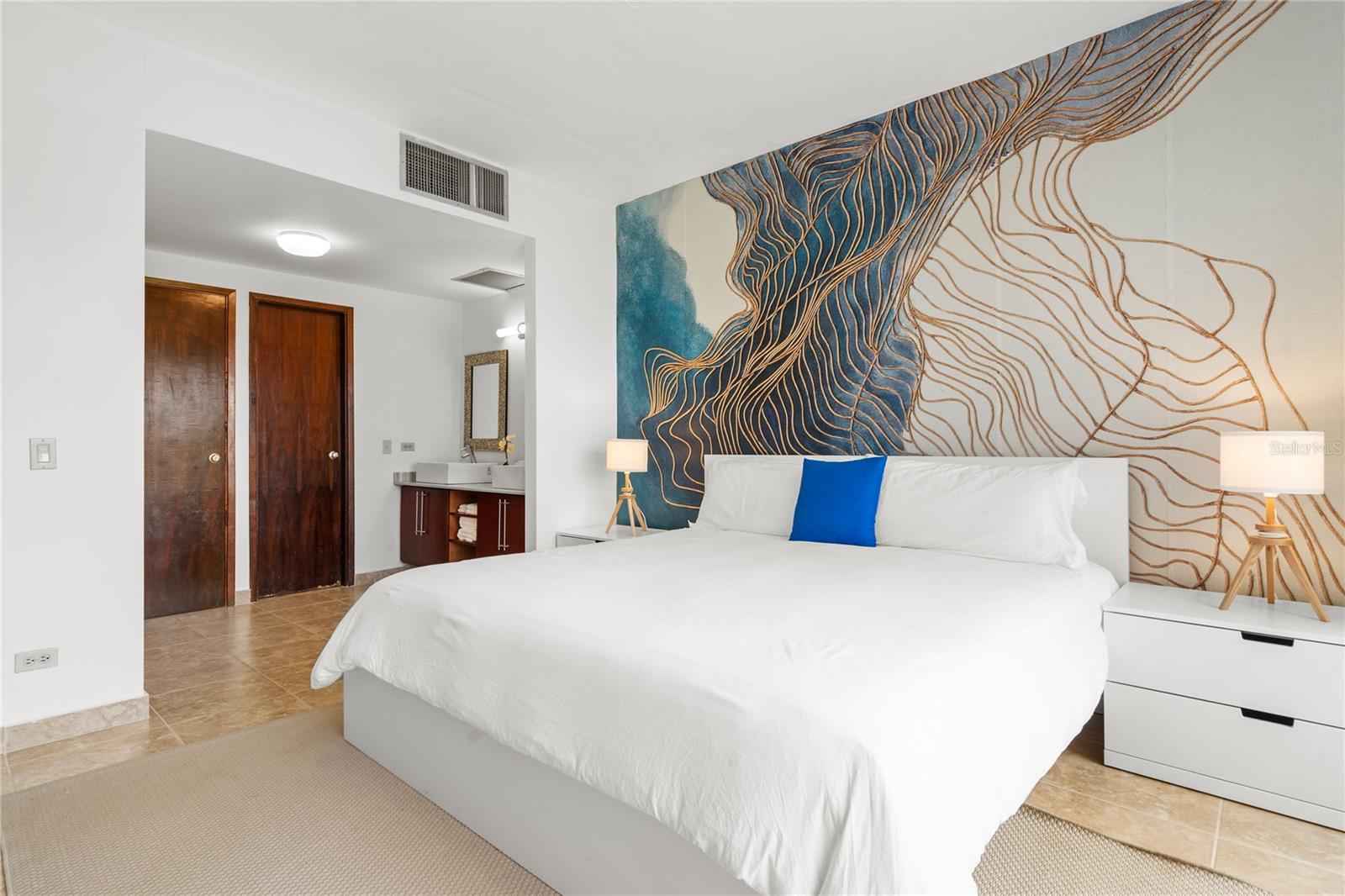 CRESCENT COVE CLUB CONDOMINIUM - Residential