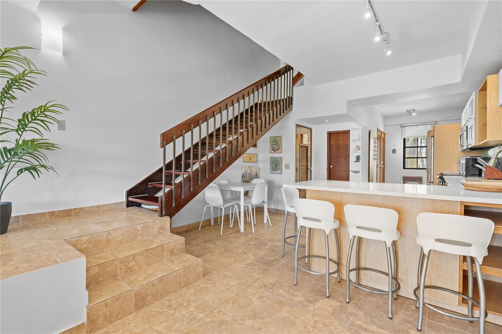 CRESCENT COVE CLUB CONDOMINIUM - Residential