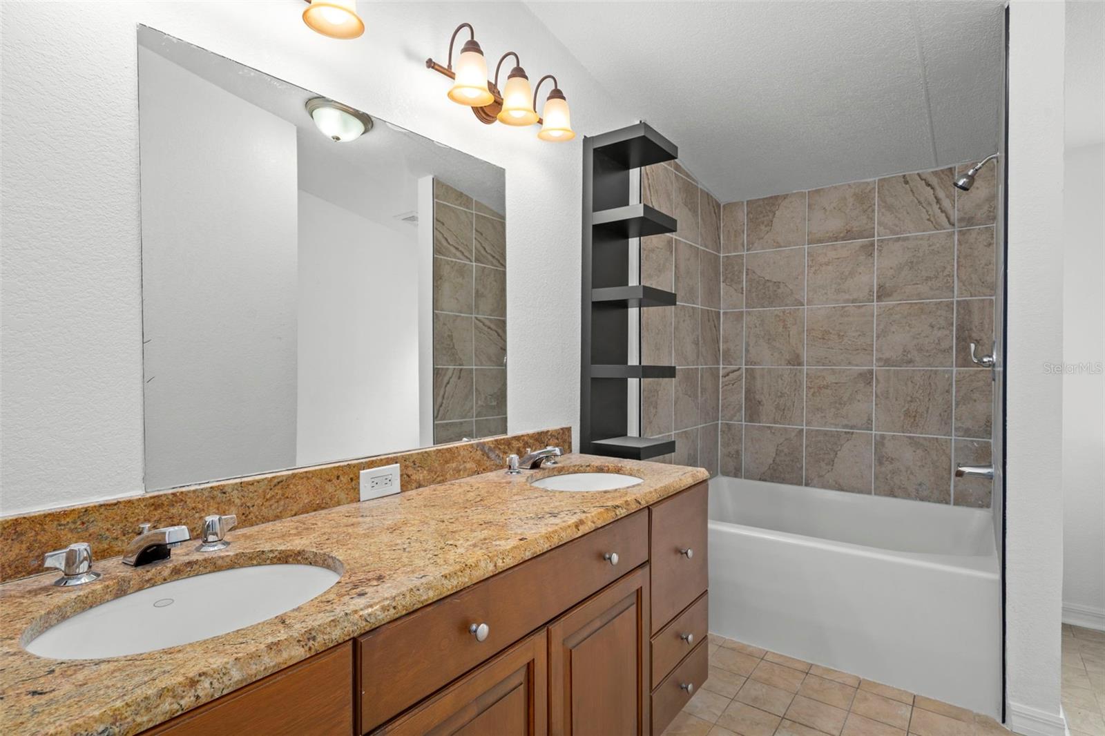 MOON LAKE ESTATES - Residential