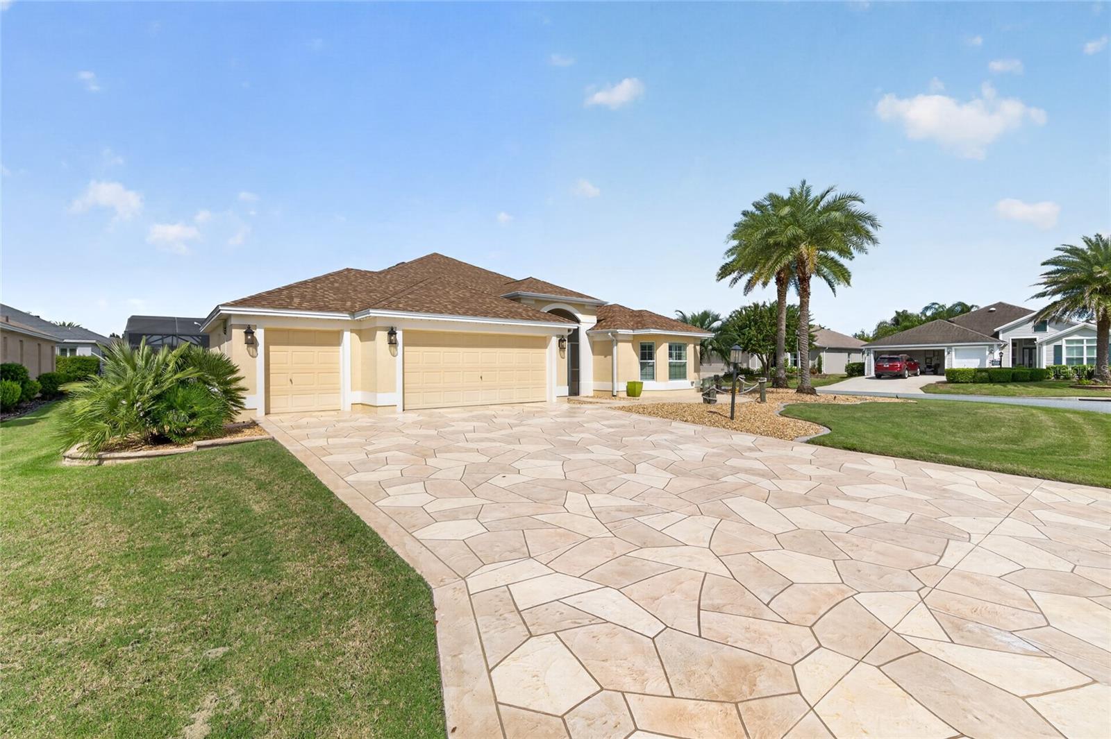 2077 VICKERS PLACE