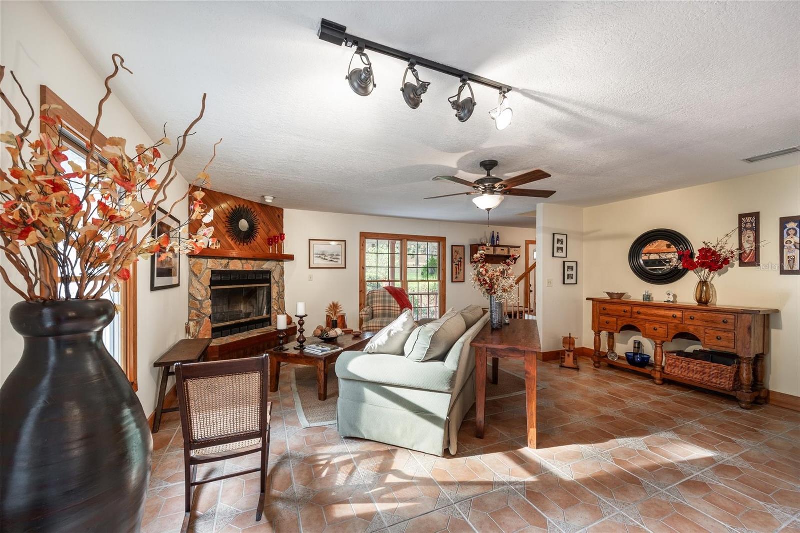 FIRST VIEW ACRES - Residential