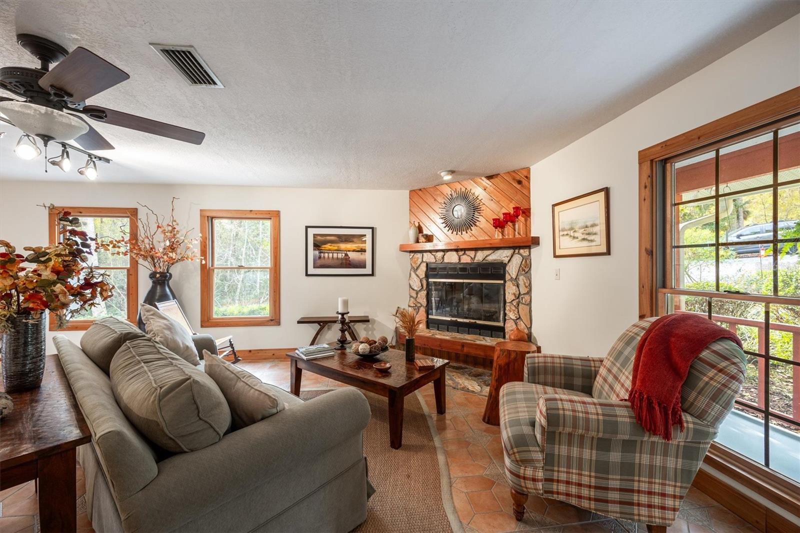 FIRST VIEW ACRES - Residential