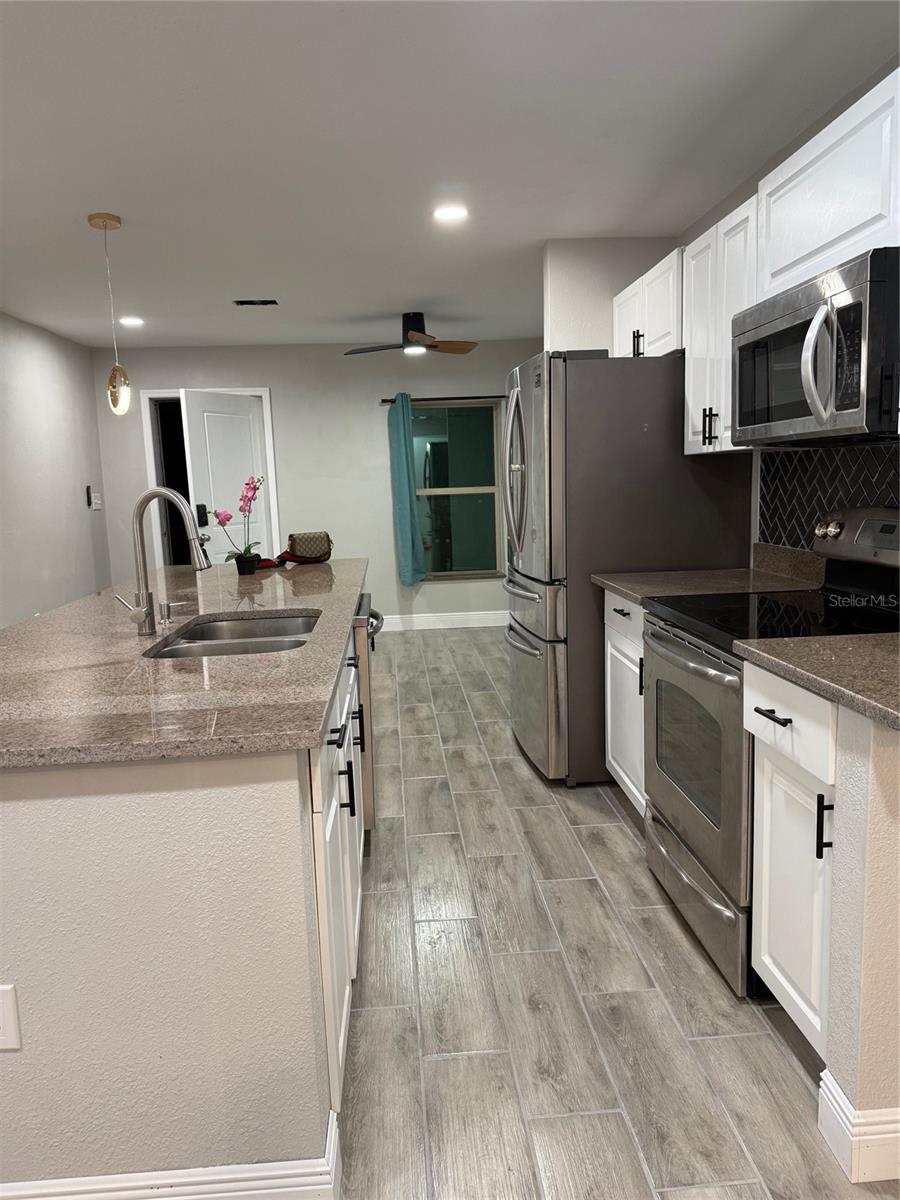 PARADISE HEIGHTS - Residential Lease