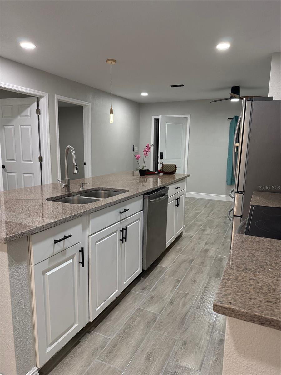 PARADISE HEIGHTS - Residential Lease