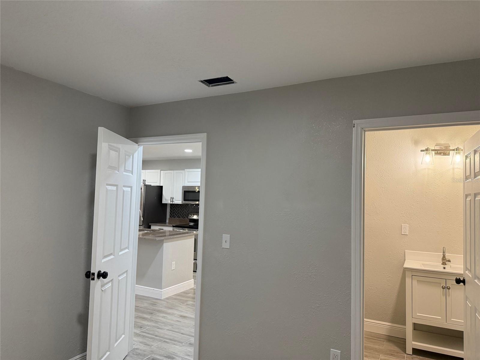 PARADISE HEIGHTS - Residential Lease