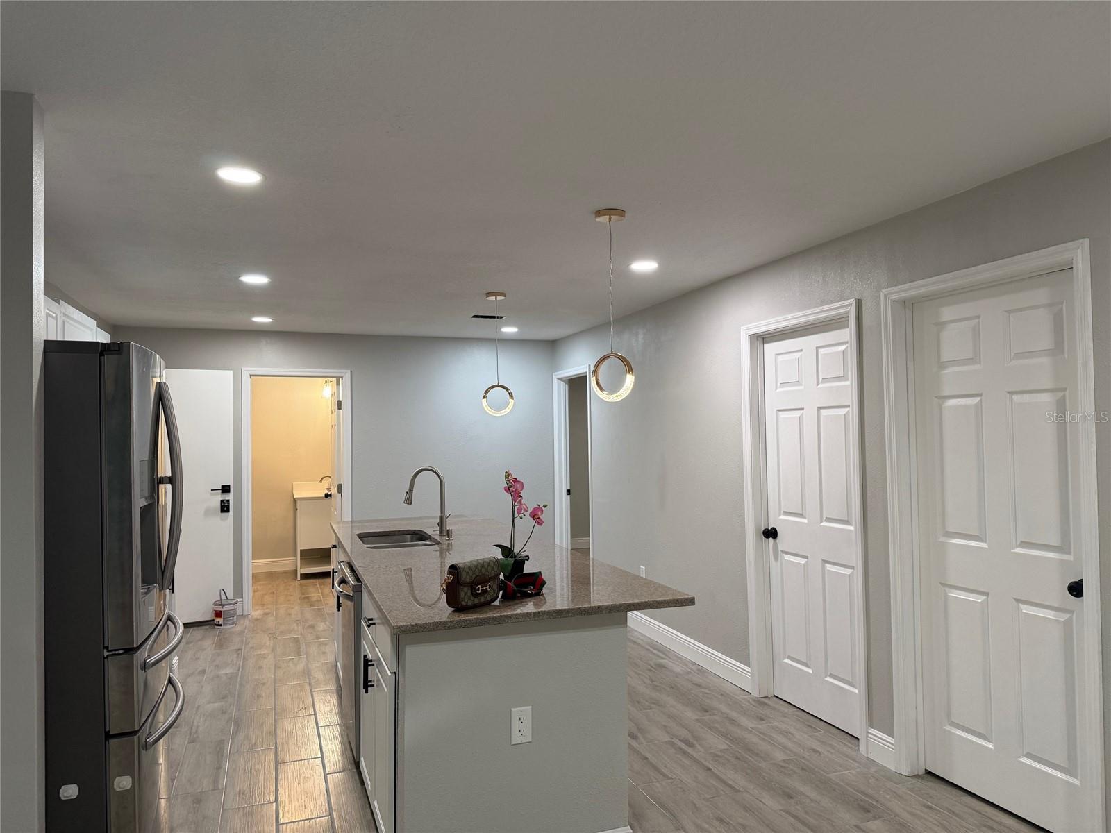 PARADISE HEIGHTS - Residential Lease