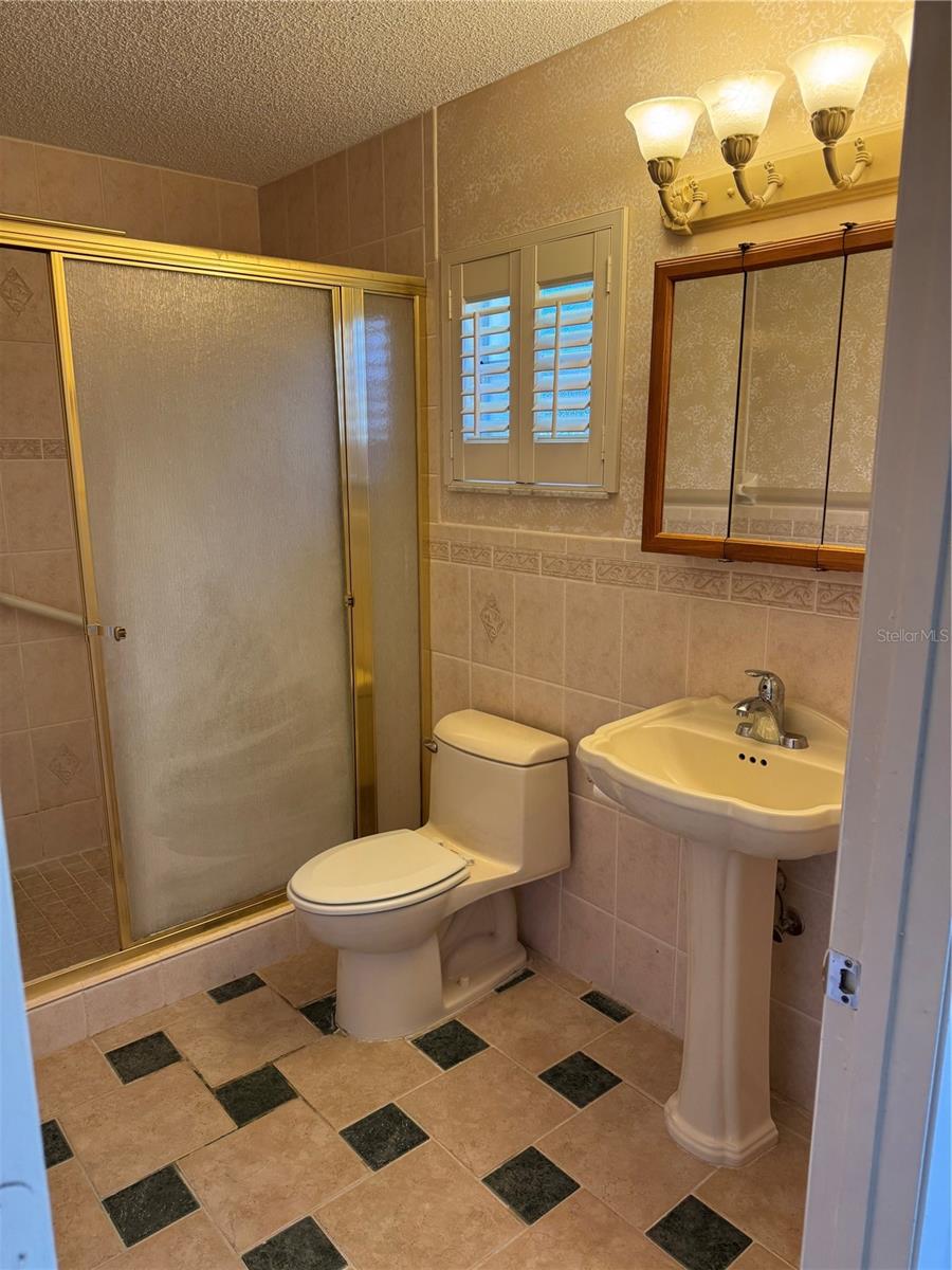 ON TOP OF THE WORLD - Residential