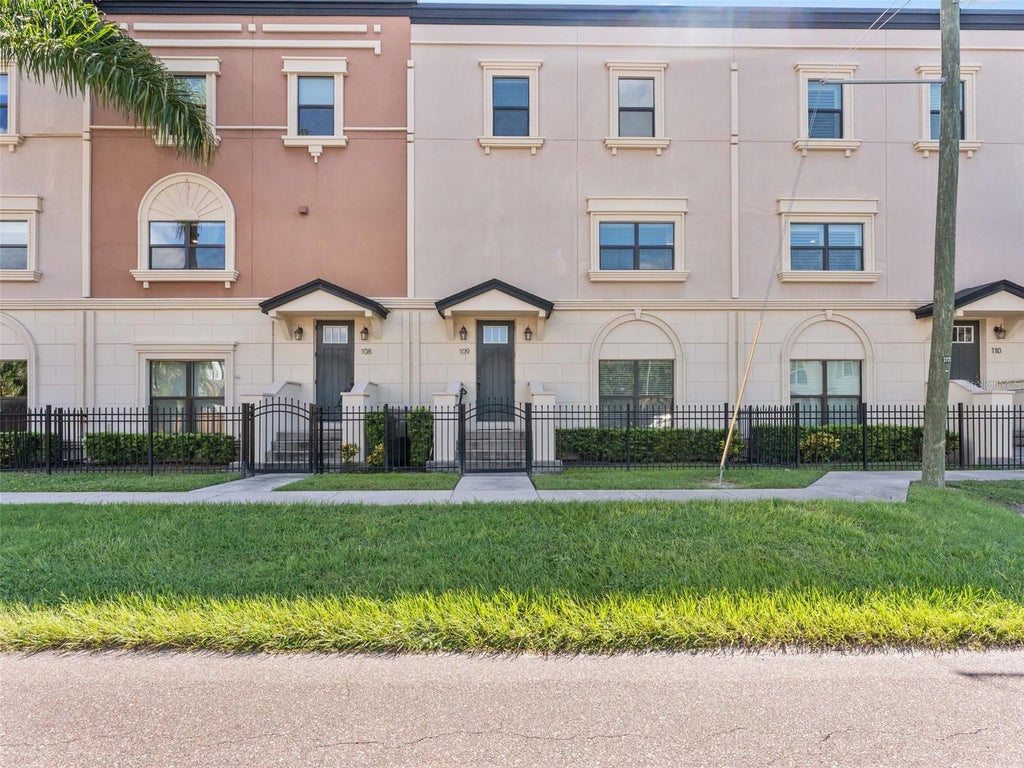 Photo of 3421 W Horatio Street #109, Tampa, FL 33609 (MLS # TB8549257)