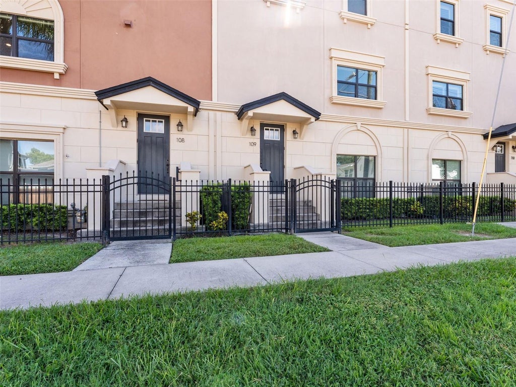 Photo of 3421 W Horatio Street #109, Tampa, FL 33609 (MLS # TB8549257)