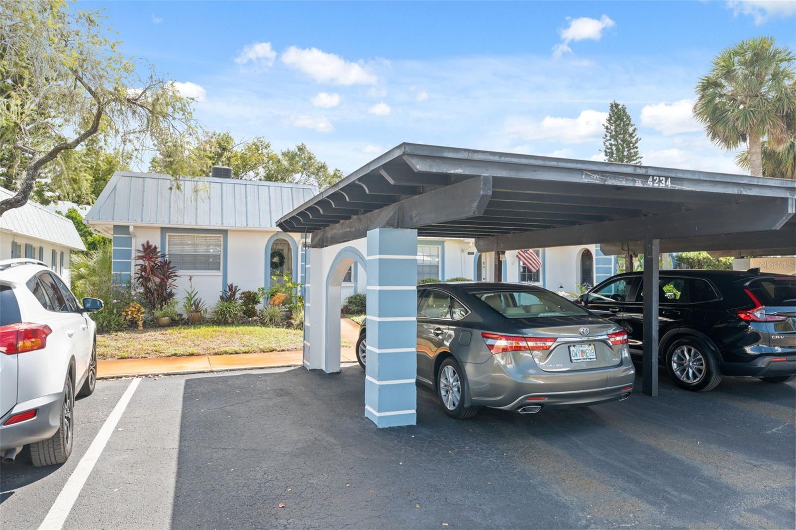 GARDENS OF BEACON SQUARE CONDO - Residential
