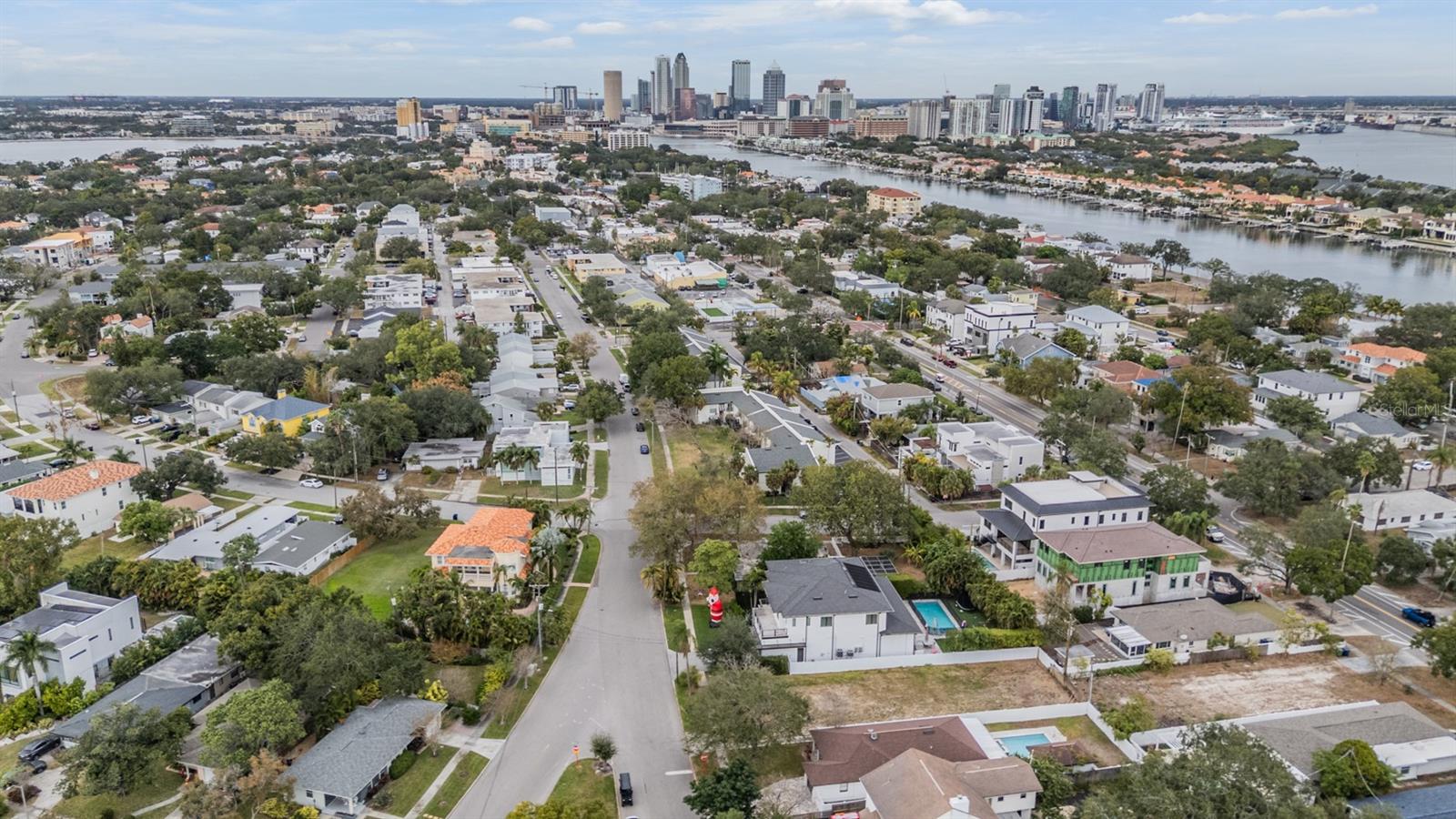 DAVIS ISLANDS - Residential