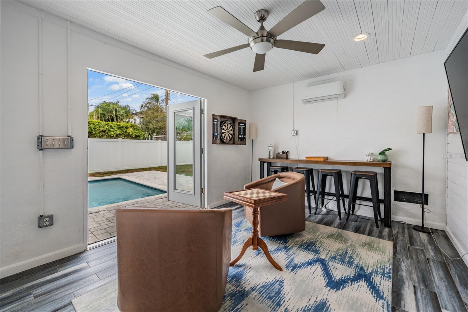 DAVIS ISLANDS - Residential