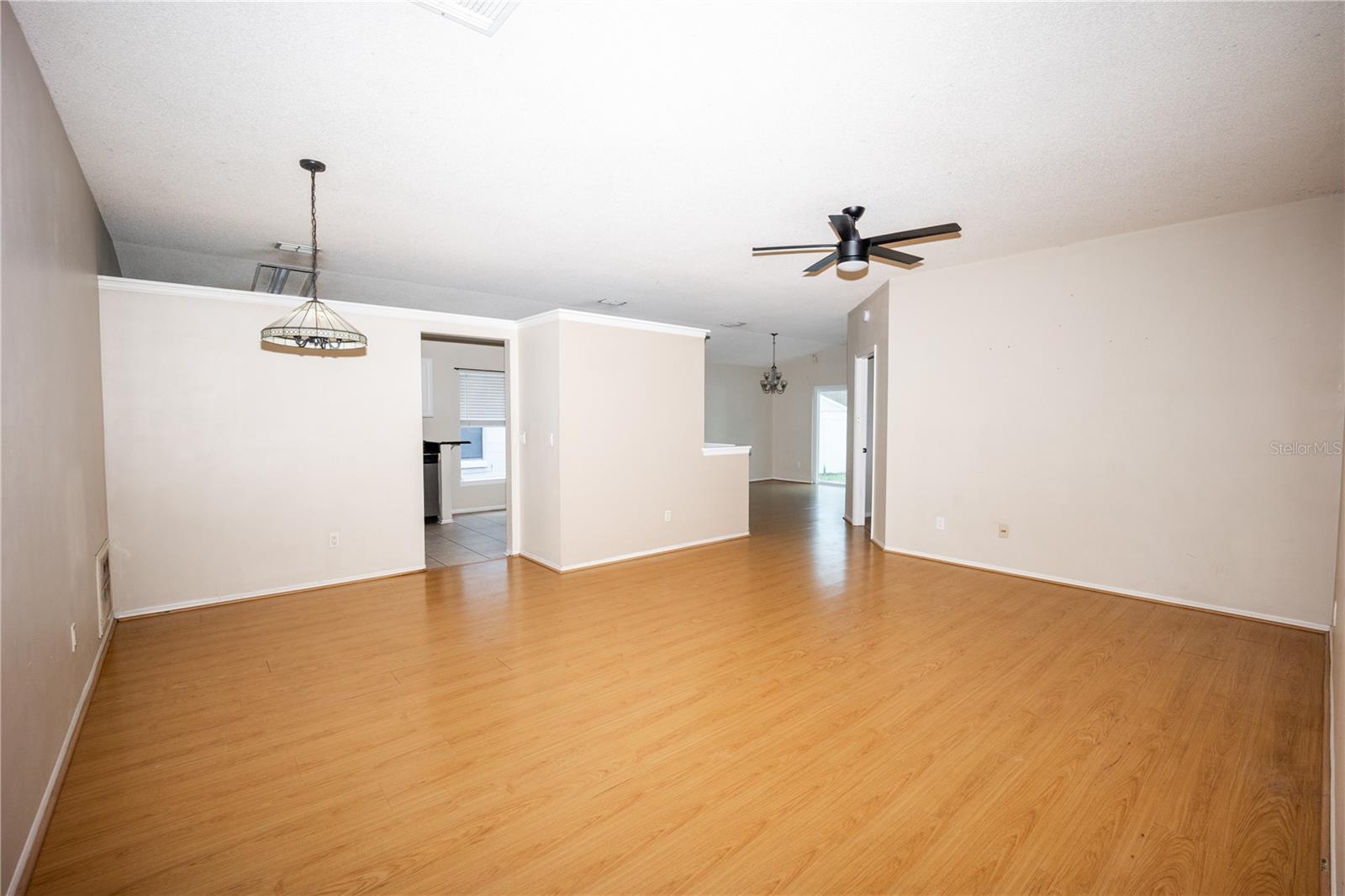 302 CELLO CIRCLE