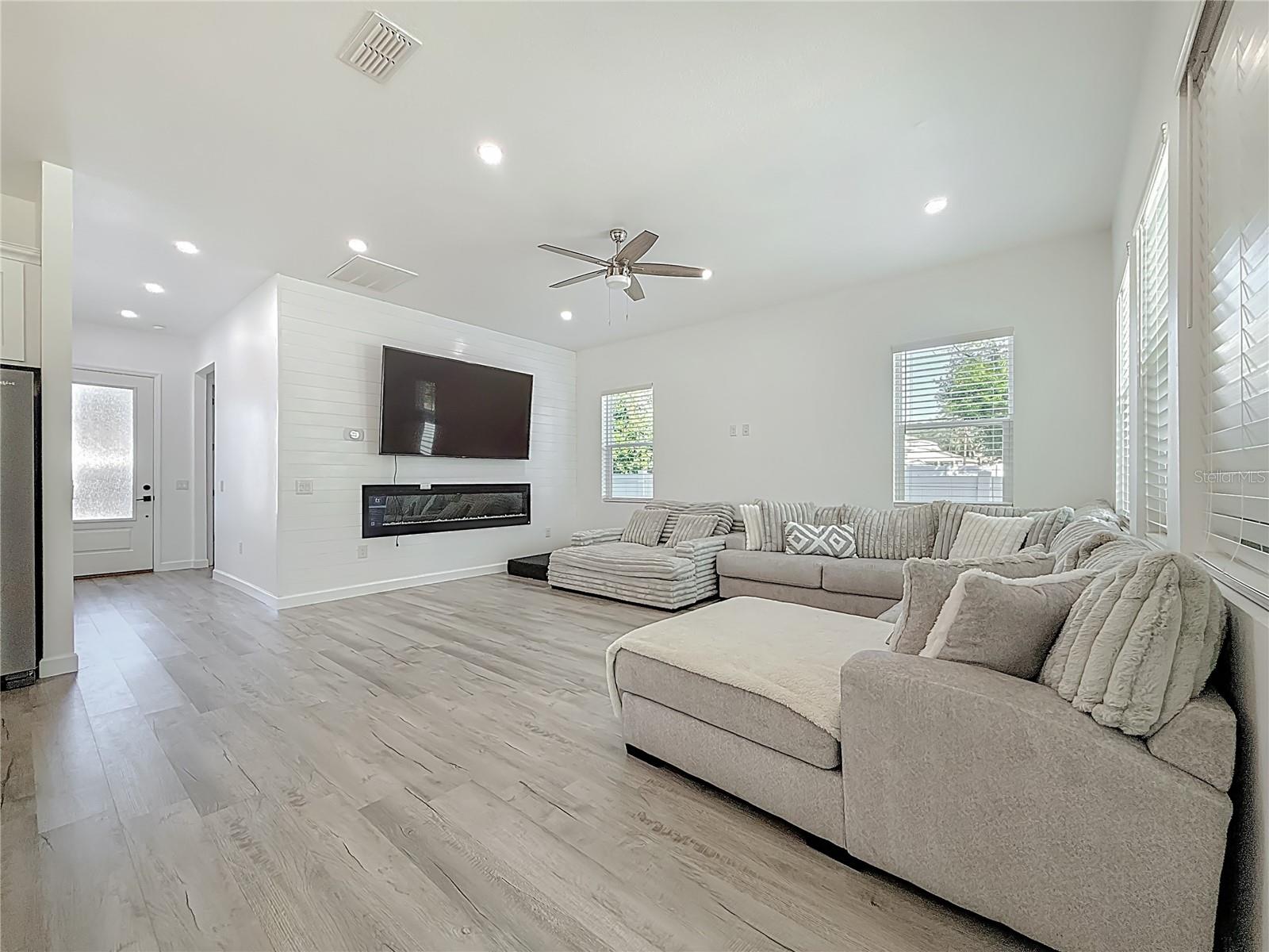 YOUNGS SUB DE LUXE - Residential