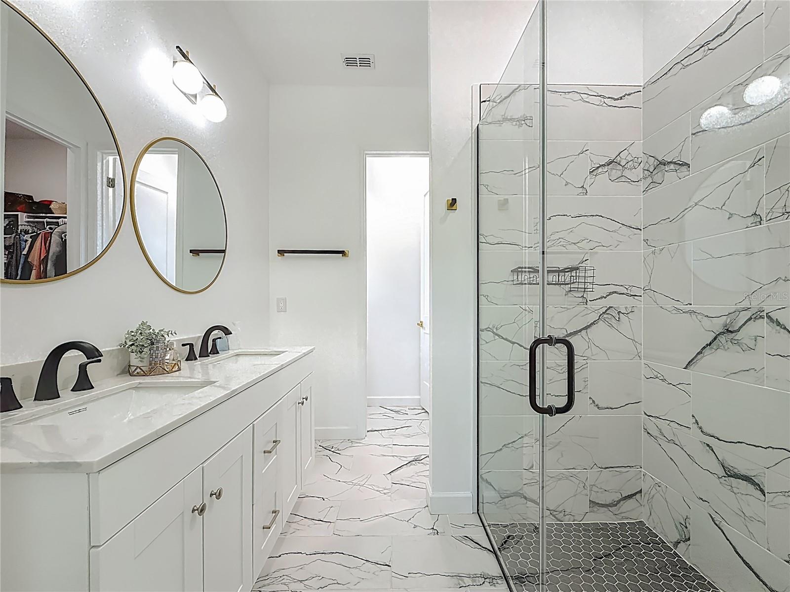 YOUNGS SUB DE LUXE - Residential