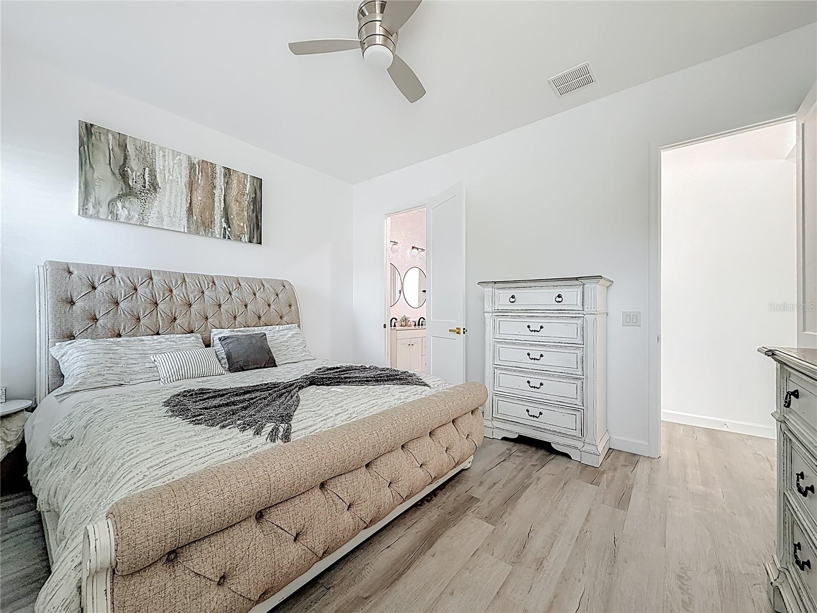 YOUNGS SUB DE LUXE - Residential