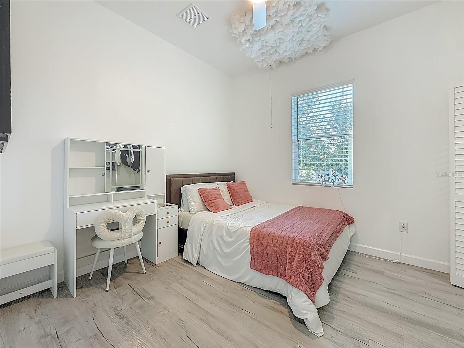 YOUNGS SUB DE LUXE - Residential