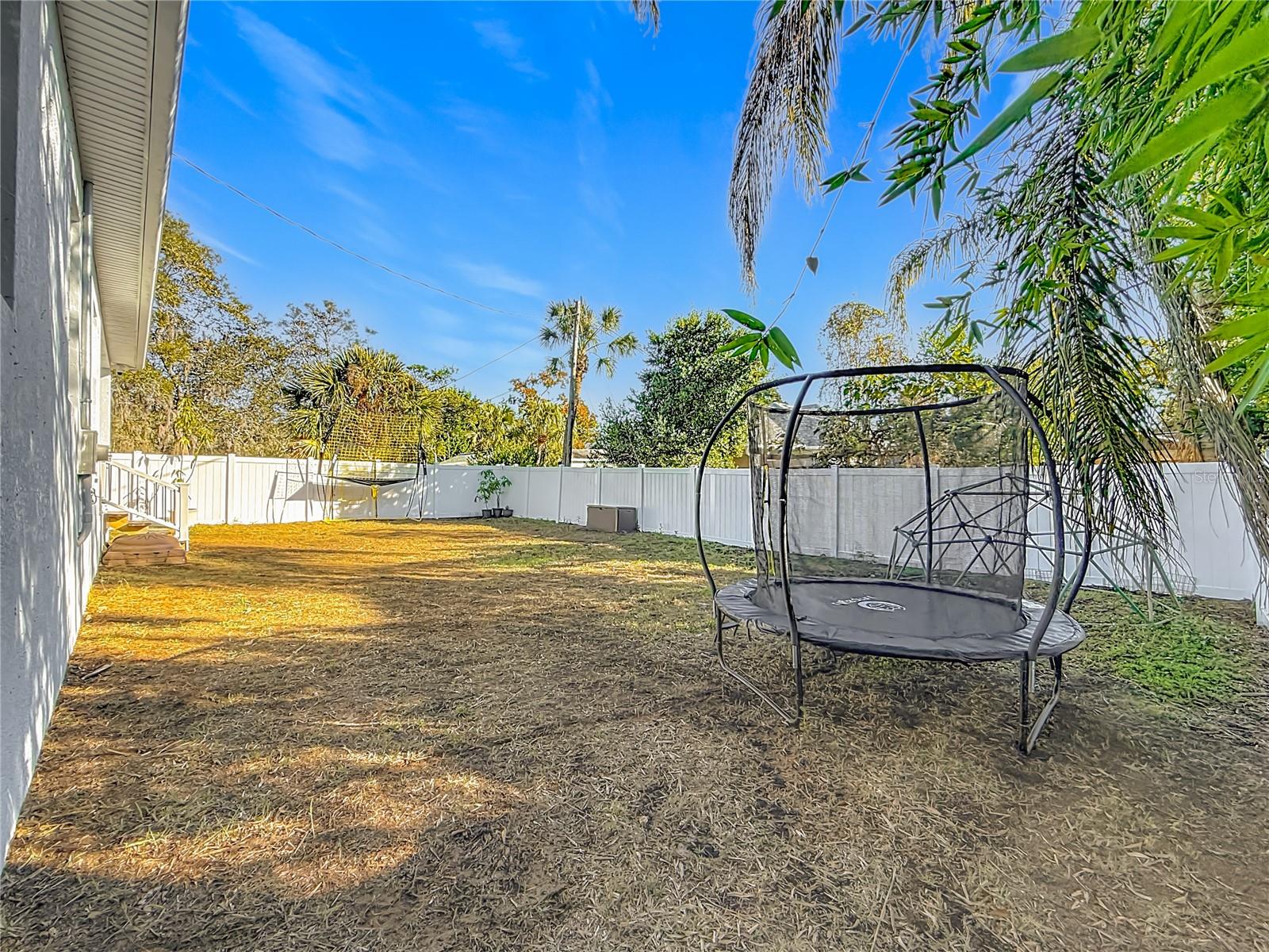 YOUNGS SUB DE LUXE - Residential