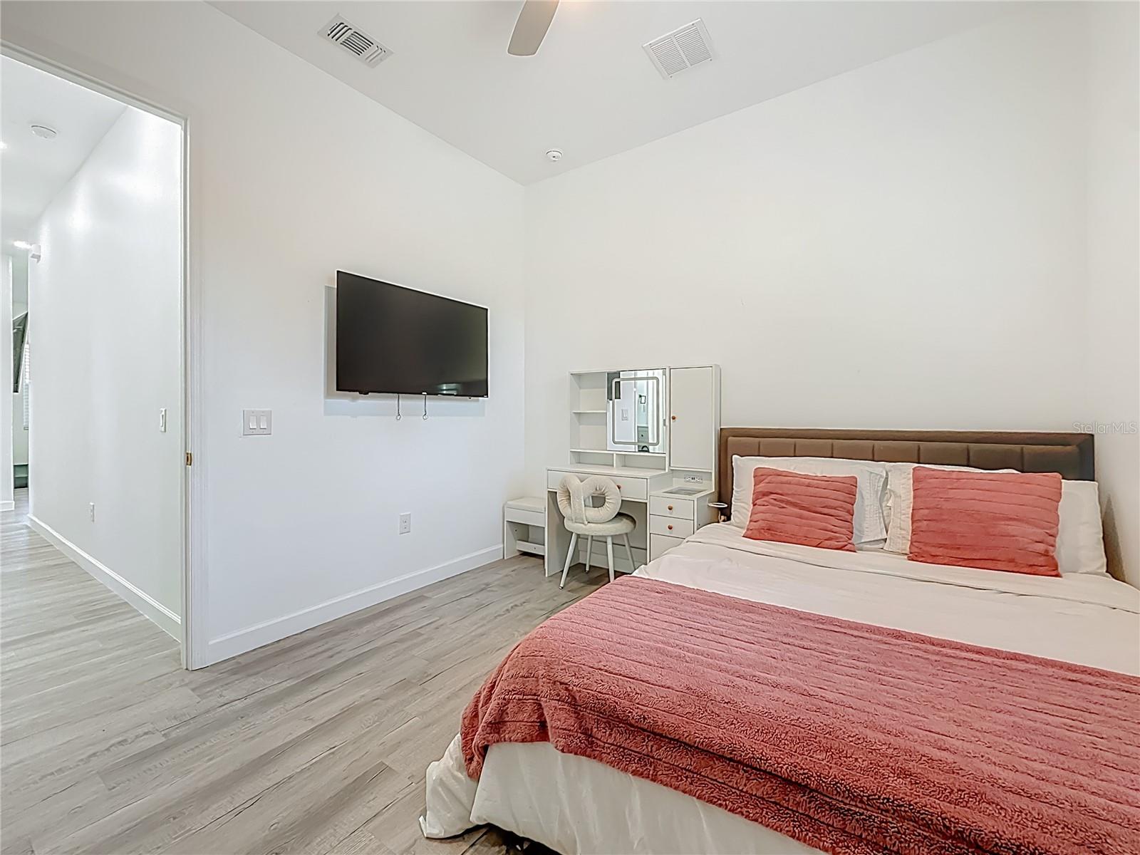 YOUNGS SUB DE LUXE - Residential