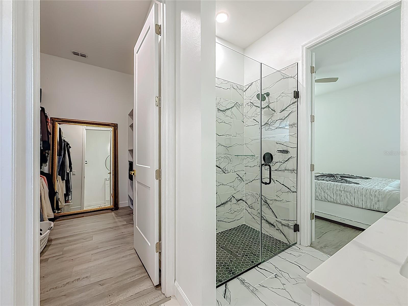 YOUNGS SUB DE LUXE - Residential