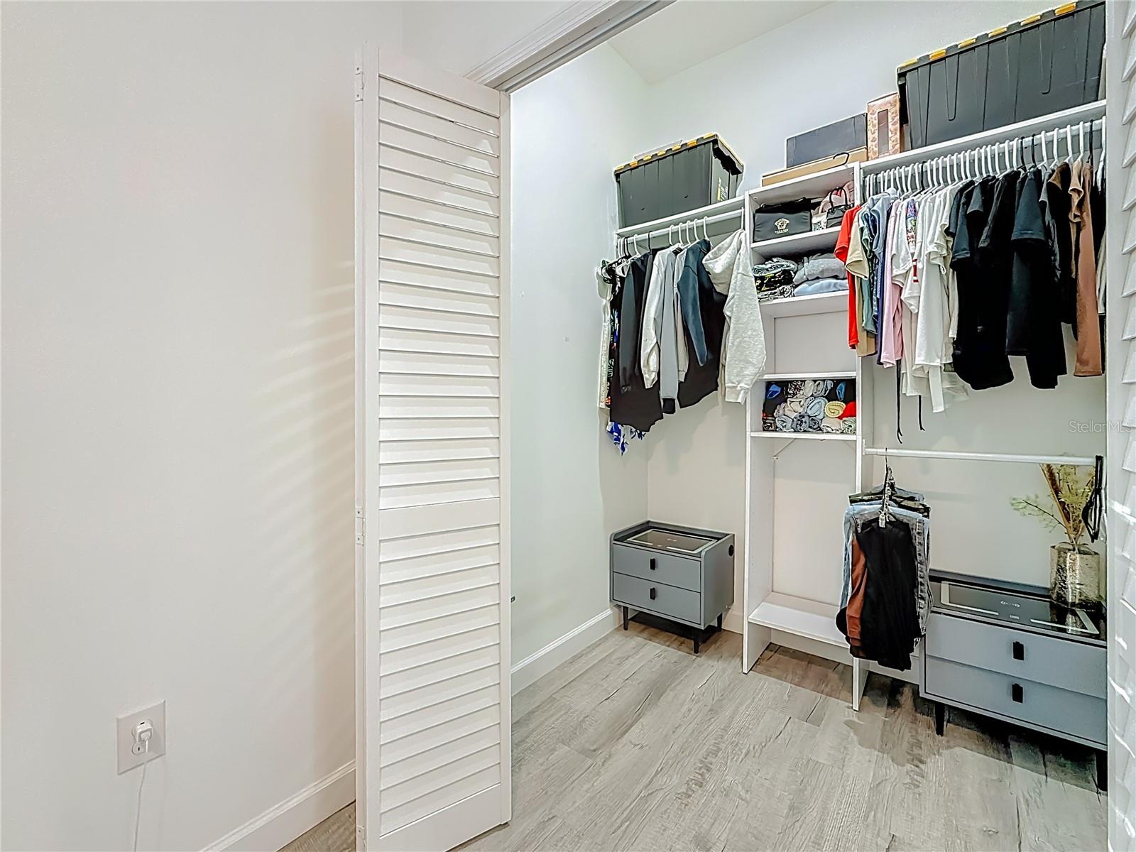 YOUNGS SUB DE LUXE - Residential