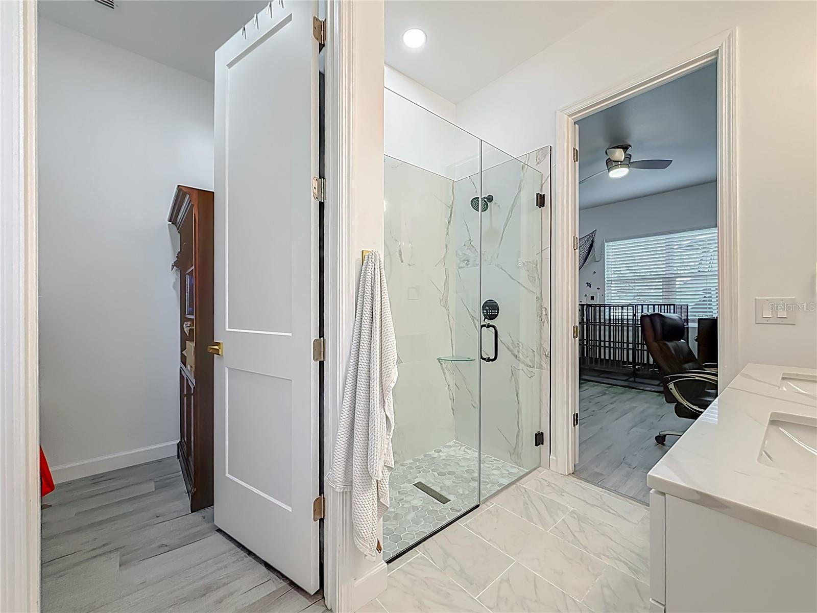 YOUNGS SUB DE LUXE - Residential