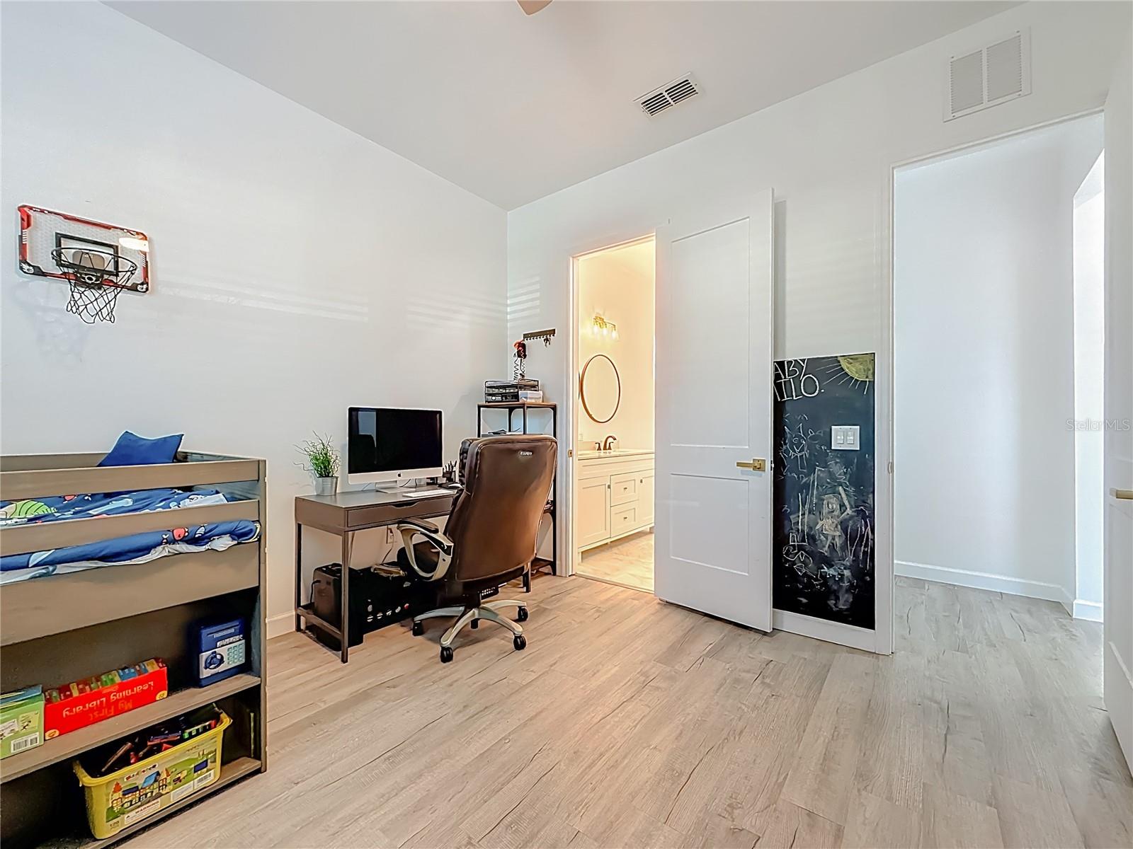 YOUNGS SUB DE LUXE - Residential