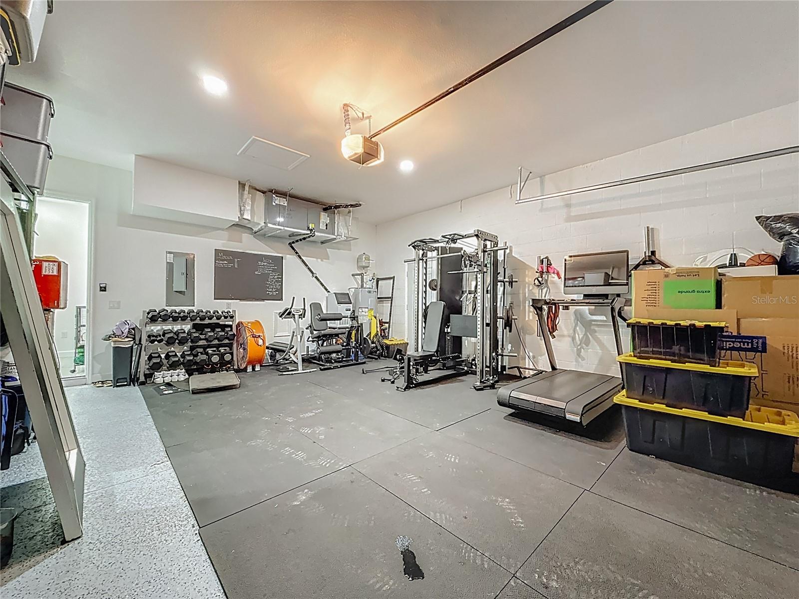 YOUNGS SUB DE LUXE - Residential