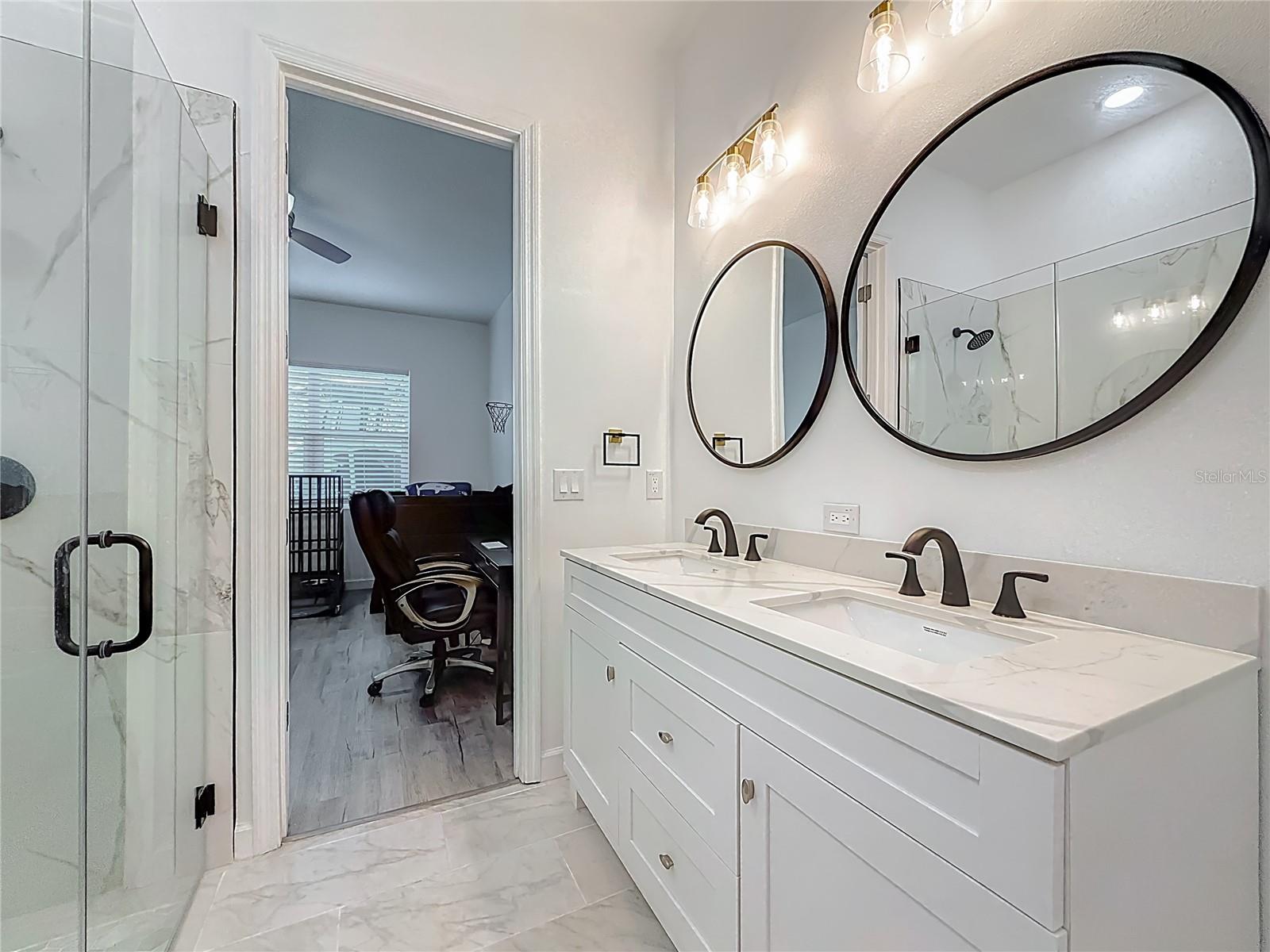 YOUNGS SUB DE LUXE - Residential