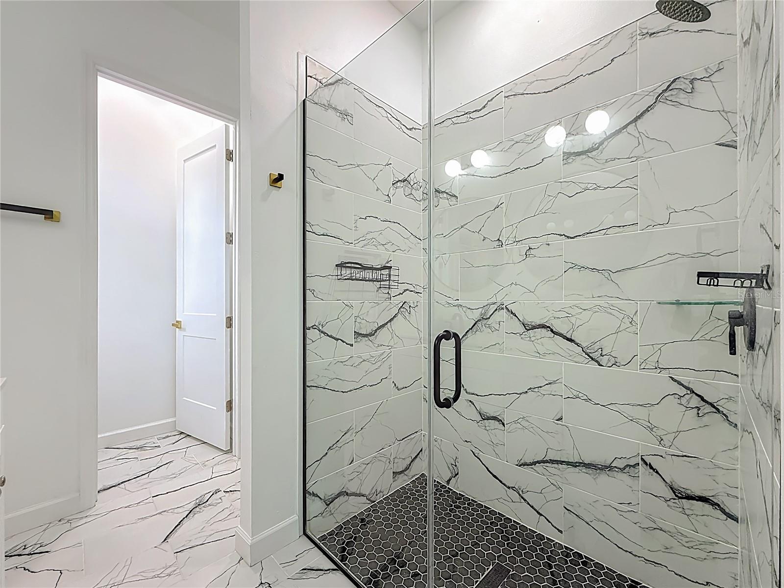 YOUNGS SUB DE LUXE - Residential