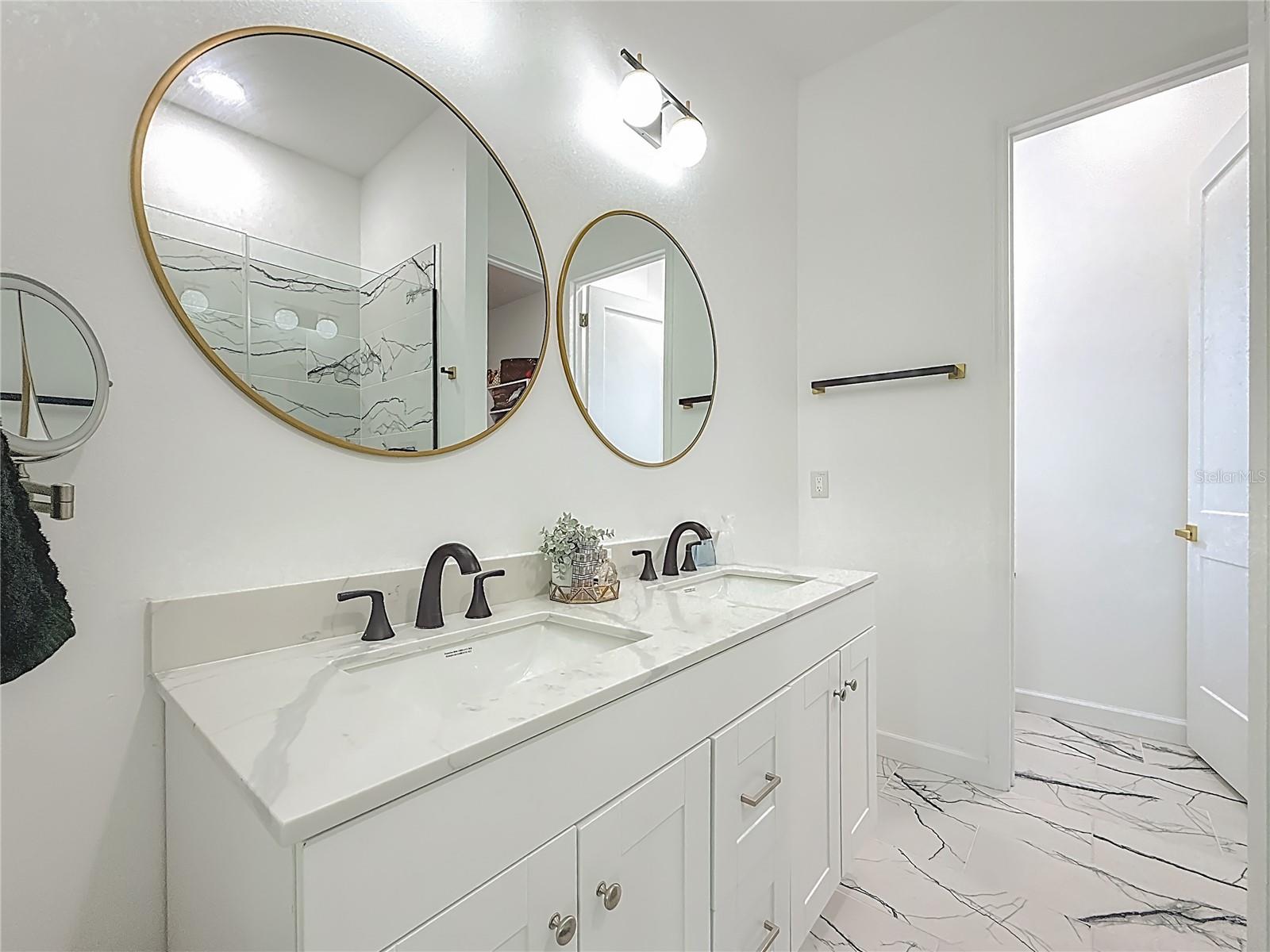 YOUNGS SUB DE LUXE - Residential