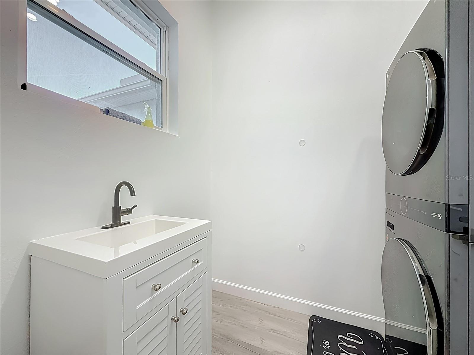 YOUNGS SUB DE LUXE - Residential