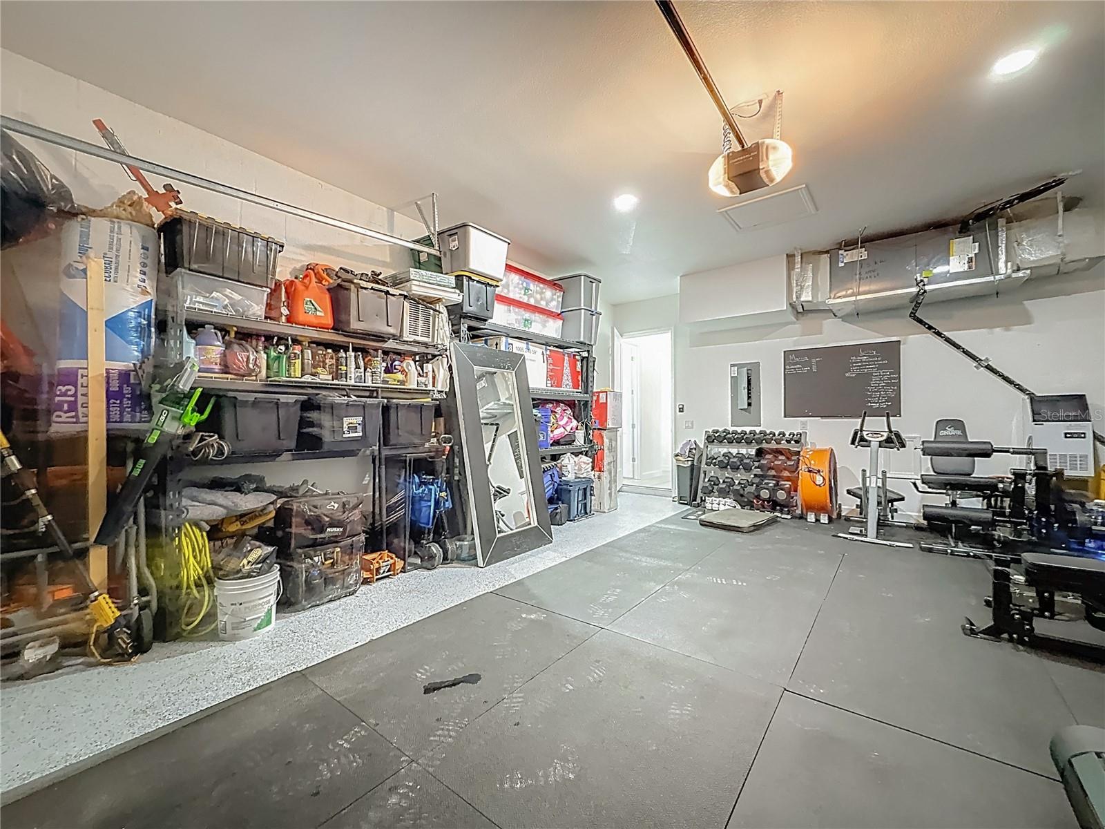 YOUNGS SUB DE LUXE - Residential