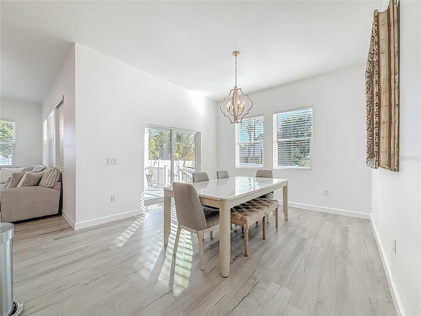 YOUNGS SUB DE LUXE - Residential