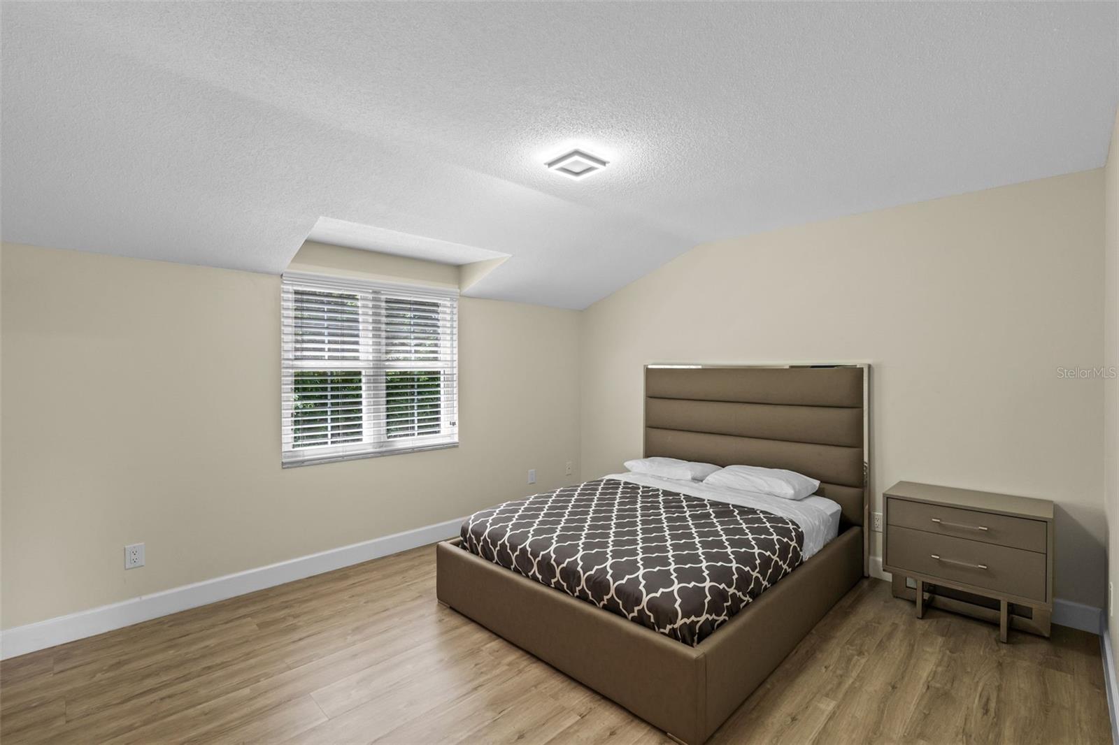 DR PHILLIPS WINDERWOOD - Residential