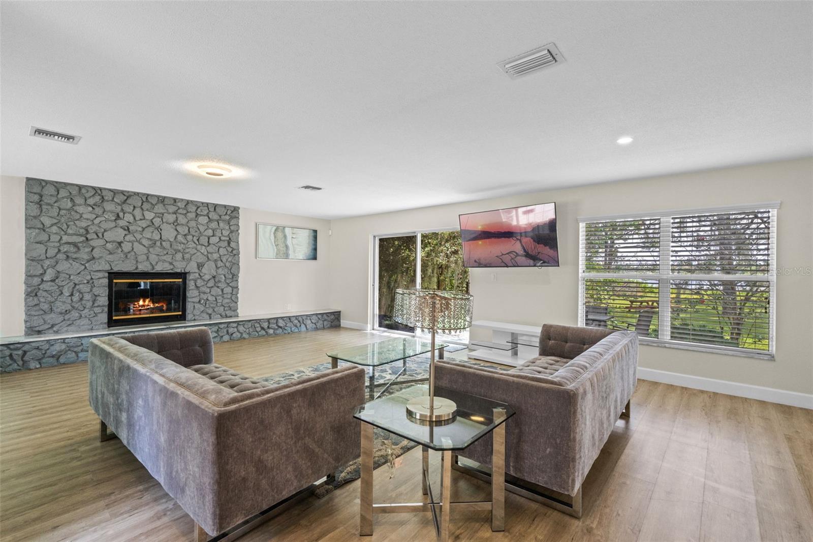 DR PHILLIPS WINDERWOOD - Residential