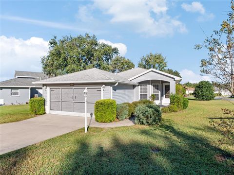 Photo of 20505 Queen Alexandra Drive, Leesburg, FL 34748 (MLS # O6229749) Photo of 20505 Queen Alexandra Drive, Leesburg, FL 34748 (MLS # O6229749)