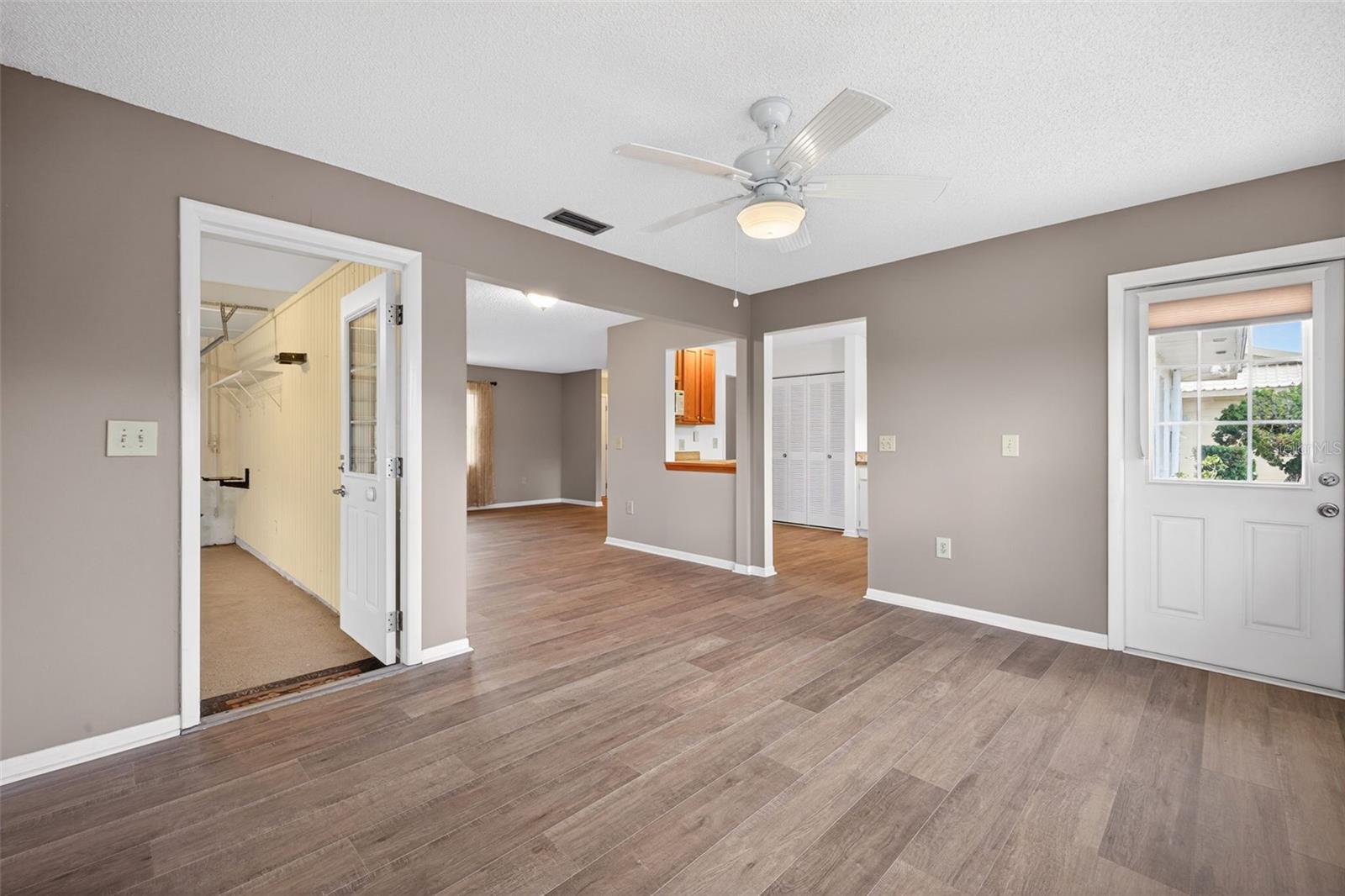 DEL WEBBS SUN CITY FLORIDA UN - Residential